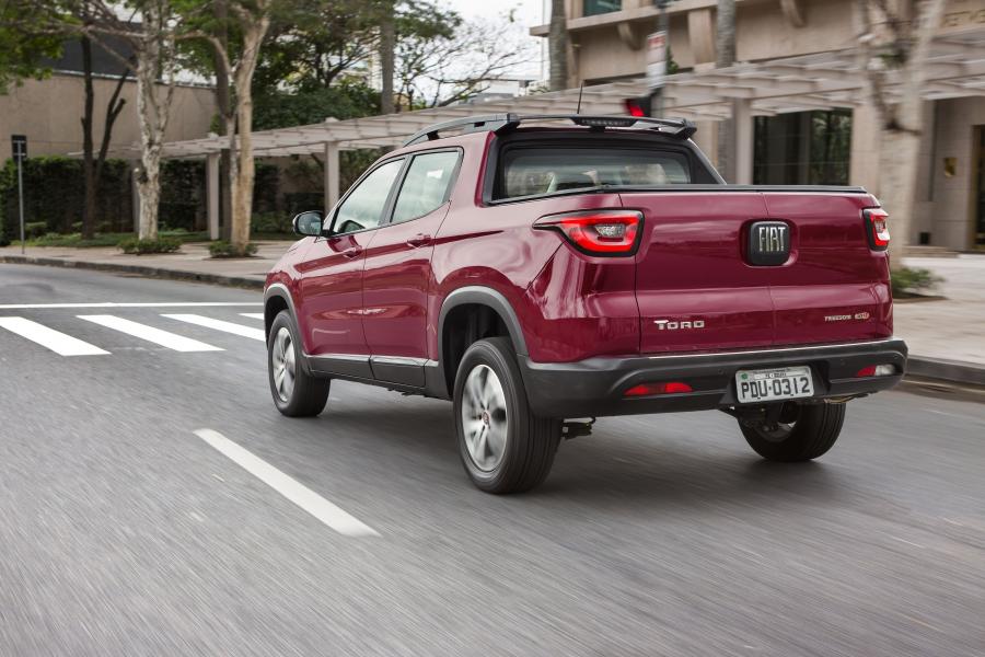  Fiat Toro Freedom 2.4 Flex AT9 2016 года  (фото 10 из 16)
